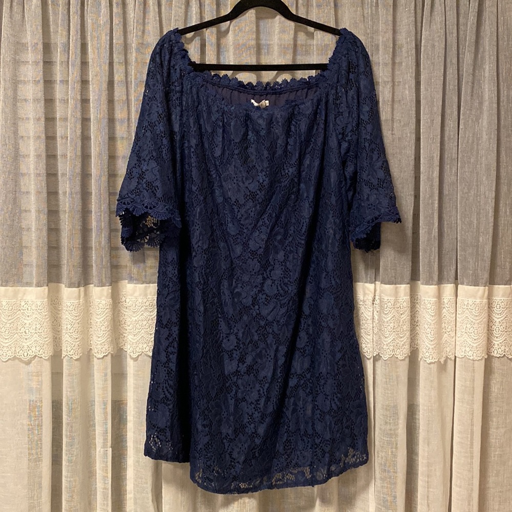 XXL Lace, Navy blue dress.